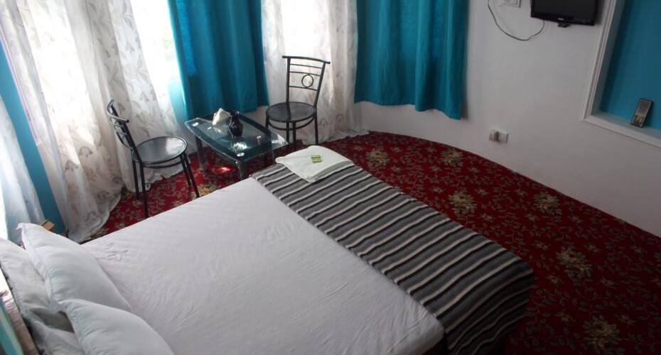 Greenwoods Inn, Srinagar 5